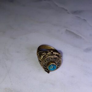 Elegant Gold and Turquoise Ring
